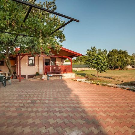 Funny House Villa Pula Bagian luar foto