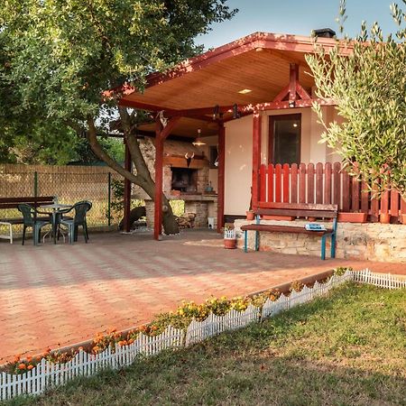Funny House Villa Pula Bagian luar foto